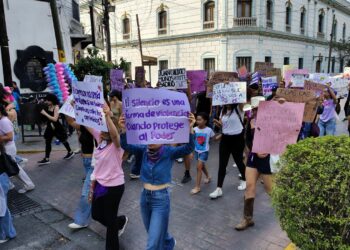 Marchan mujeres exigiendo respeto a sus derechos