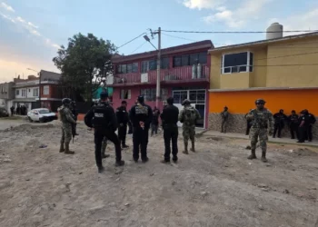 Descubren en Ecatepec taller clandestino de equipo táctico y explosivos