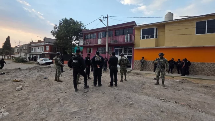 Descubren en Ecatepec taller clandestino de equipo táctico y explosivos
