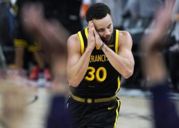 Steve Kerr condiciona el regreso de Stephen Curry al estado de su rodilla para el Play-In