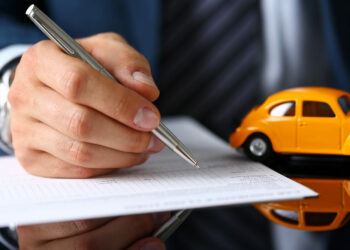 Cómo el Análisis Legal Determina la Culpa en Reclamaciones por Colisiones Múltiples