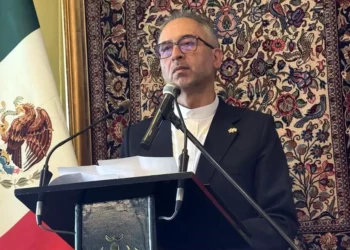 Embajador de Irán en México niega muerte de Jamenei