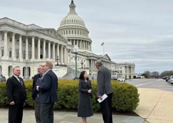 Senado de EU frena intento para limitar facultades militares de Trump