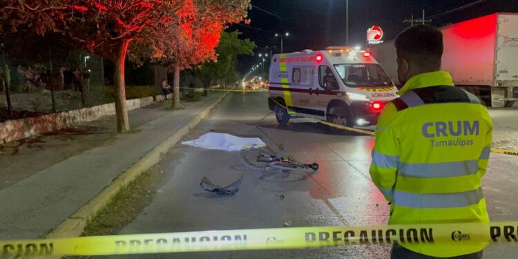 Ciclista fallece atropellado en Eje Vial Lázaro Cárdenas