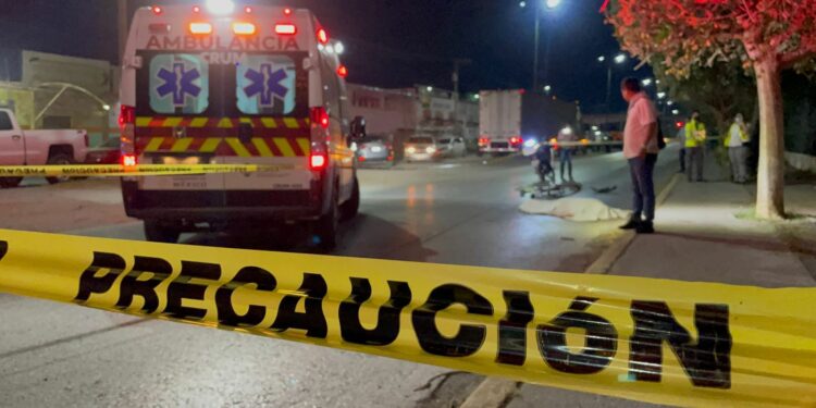 Ciclista fallece atropellado en Eje Vial Lázaro Cárdenas