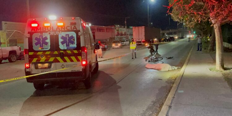 Ciclista fallece atropellado en Eje Vial Lázaro Cárdenas