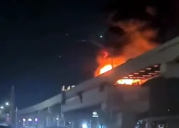 Arde maquinaria en obras del Metro en Nuevo León