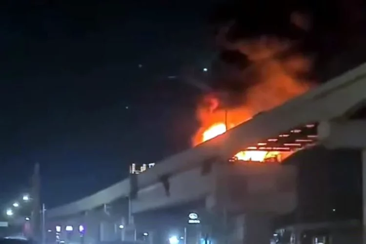 Arde maquinaria en obras del Metro en Nuevo León