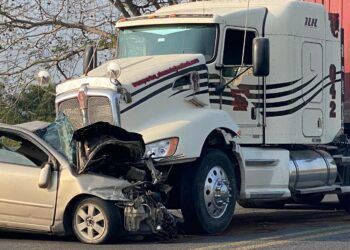 Choque frontal contra tráiler deja mujer muerta en Altamira