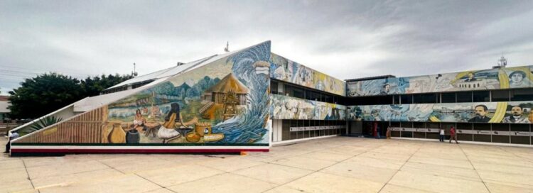 Evalúan autoridades educativas limitar el uso del celular en las escuelas