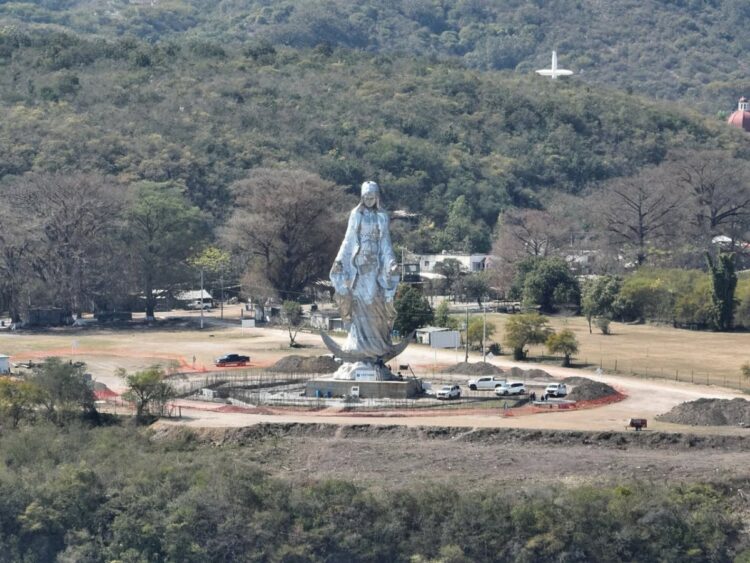Embellece Gobierno del Estado el monumento a la Virgen de El Chorrito con moderna plazoleta