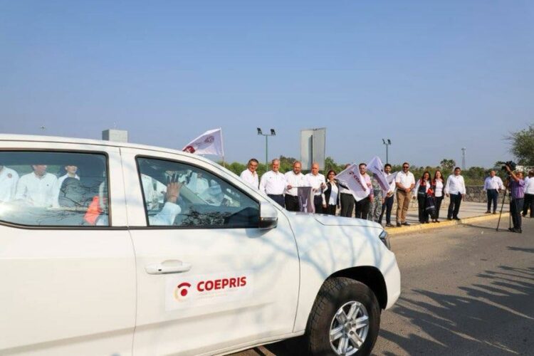 Gobierno de Tamaulipas entrega 13 vehículos para fortalecer la vigilancia sanitaria