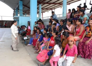 Comando cerca comunidades en Oaxaca