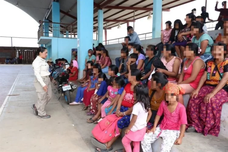 Comando cerca comunidades en Oaxaca