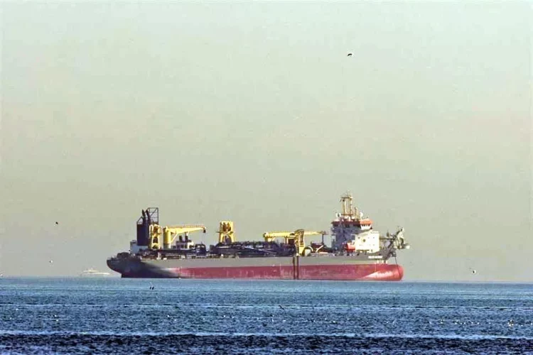 Precio del crudo sube 8 % por conflicto bélico