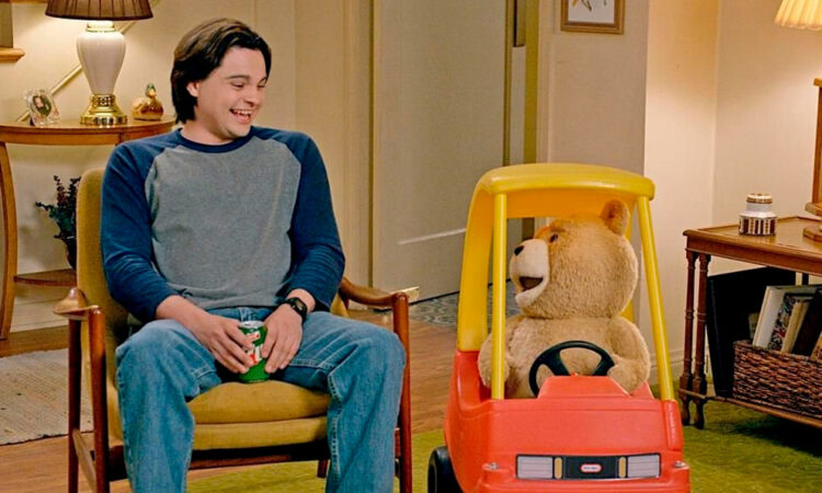 De “Parenthood” a “Ted”: Max Burkholder celebra el estreno de la nueva entrega en Universal+