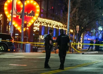 Tirador de Austin llevaba camiseta con bandera iraní