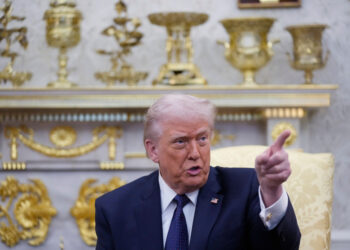 Trump convoca cumbre con presidentes latinoamericanos en Florida