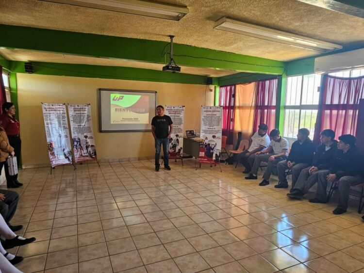 Acerca UPRR oferta educativa a estudiantes del COBAT 11 de Ciudad Mier