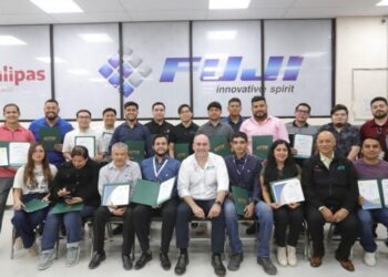 Forma UTTN talento especializado en ensamble electrónico con diplomado SMT