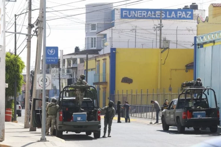 Refuerzan vigilancia en funeraria por presunto velorio de “El Mencho”