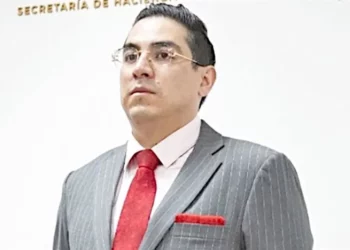 Retiran visa a “Lord Relojes”