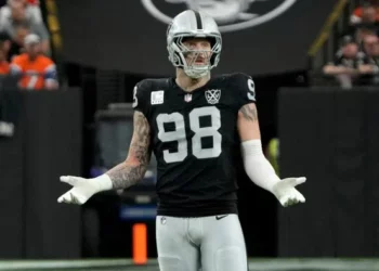 ¡Bomba en la NFL! Maxx Crosby es nuevo jugador de Ravens