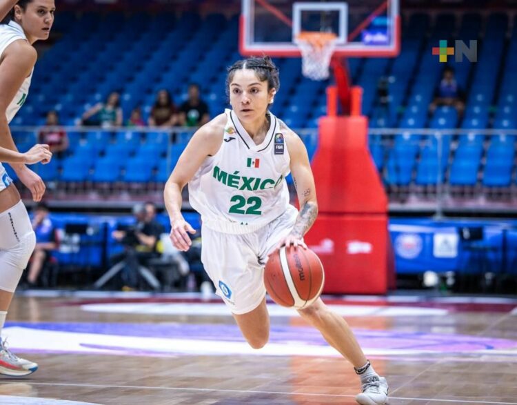 CorreBasket Femenil ficha a la seleccionada Hazel Ramírez