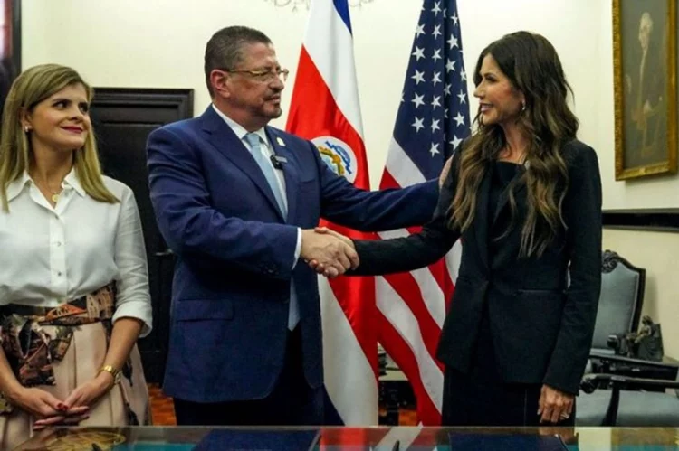 Acuerda Costa Rica con EEUU recibir 25 deportados por semana