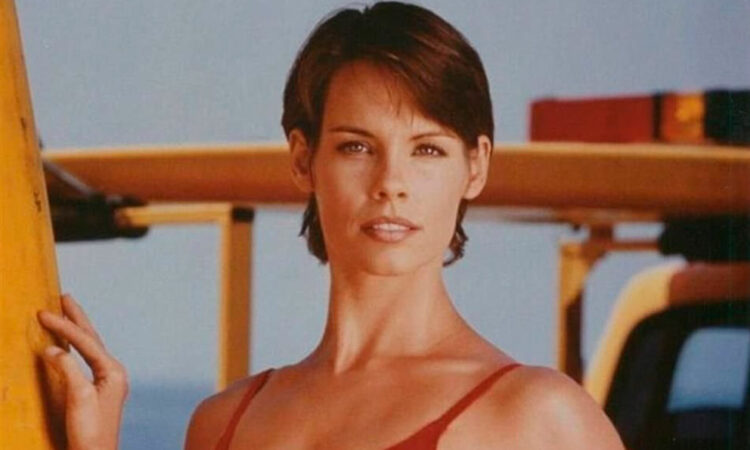 De ‘Baywatch’ a la cárcel: El rescate de perros que terminó en el arresto de Alexandra Paul