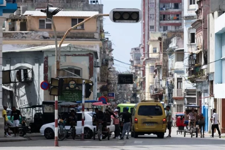 Colapsa sistema eléctrico y deja a gran parte de Cuba sin luz