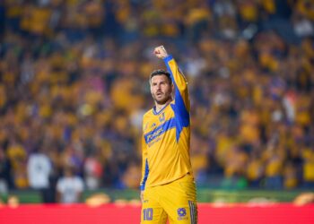 Subastan el jersey de André-Pierre Gignac tras el Clásico Regio 142