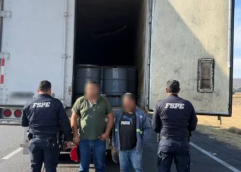 Aseguran tráiler con químicos para drogas en Guanajuato