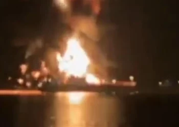 Atacan petroleros con combustible iraquí en aguas del Golfo