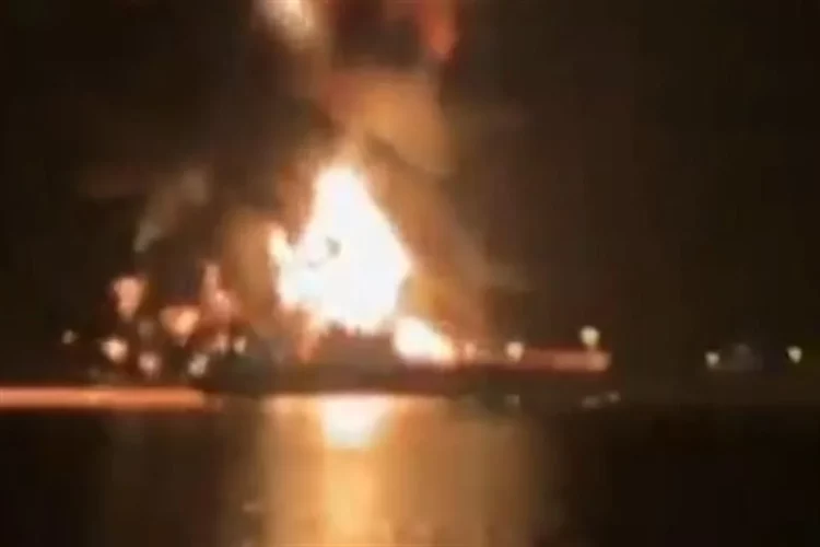 Atacan petroleros con combustible iraquí en aguas del Golfo