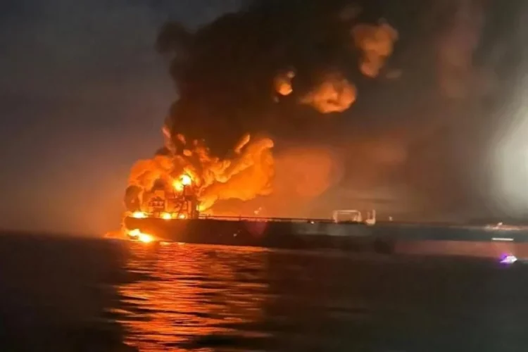 Ataque a petrolero dispara tensión y precios petroleros