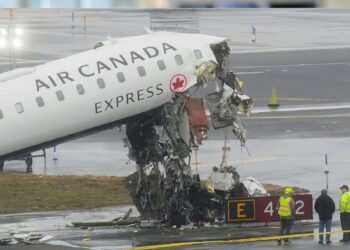 Pilotos mueren tras evitar tragedia aérea mayor
