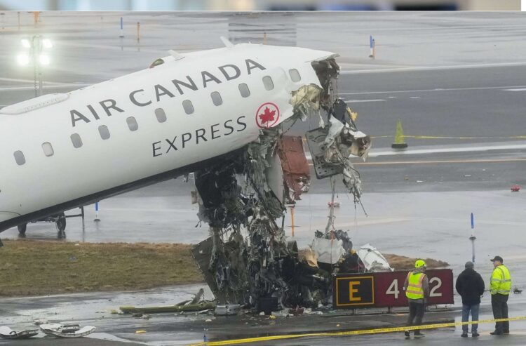 Pilotos mueren tras evitar tragedia aérea mayor