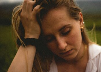 Del “modo supervivencia” al agotamiento real: 5 señales de que tu salud mental está en peligro