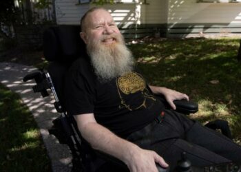 El hombre que controla su hogar con la mente: el hito de 5 años con un chip cerebral