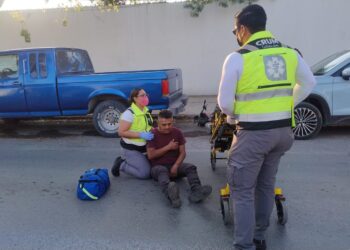 Ciclista herido al chocar contra camioneta