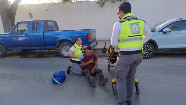 Ciclista herido al chocar contra camioneta