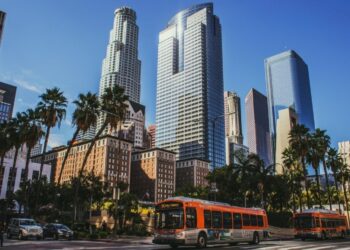 FBI alerta posible ataque iraní con drones a California