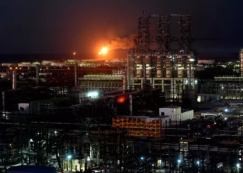 Se incendia refinería Dos Bocas