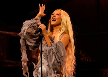 Christina Aguilera genera críticas por producción y error en su concierto en CDMX