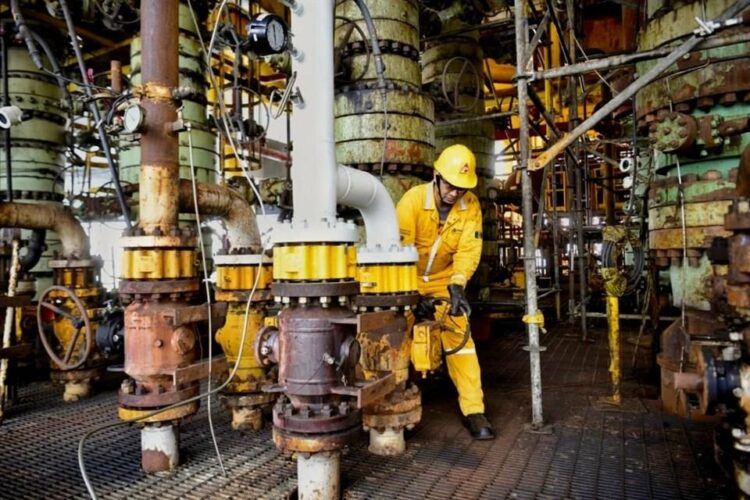 G7 agita mercado petrolero al plantear liberar reservas