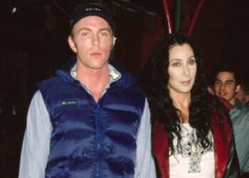 Entre recaídas y juzgados: El hijo de Cher acepta cargos tras arresto en California