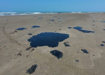 Se expande derrame en Golfo y culpan autoridades