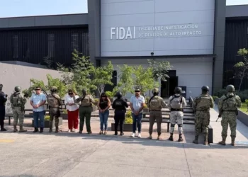 Detienen a servidores públicos en Operativo Enjambre