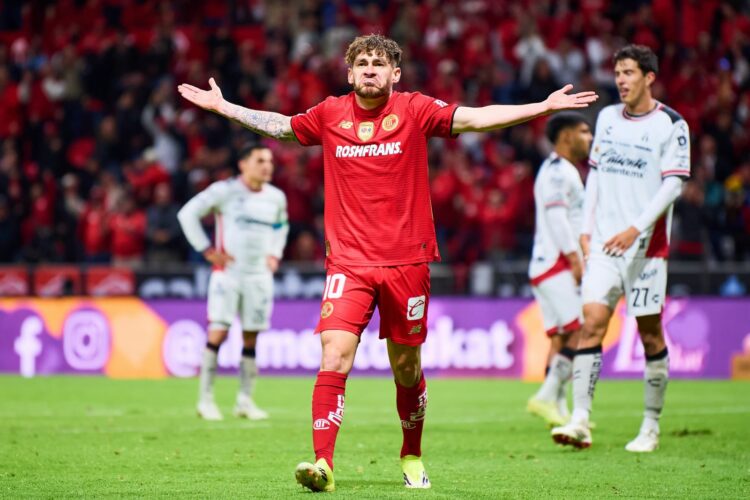 Toluca y Atlas empatan 1-1 con goles en tiempo de compensación